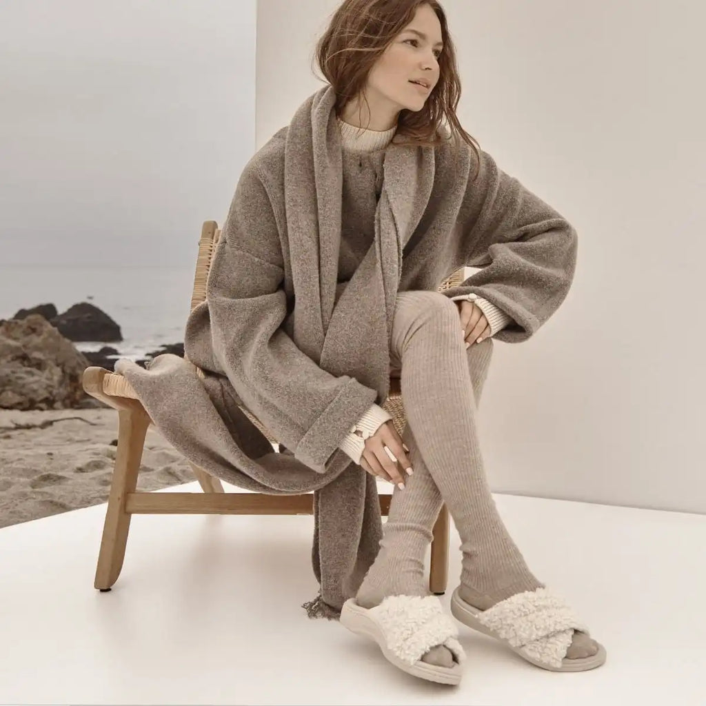 Relax II Slippers White Leopard Print Fur